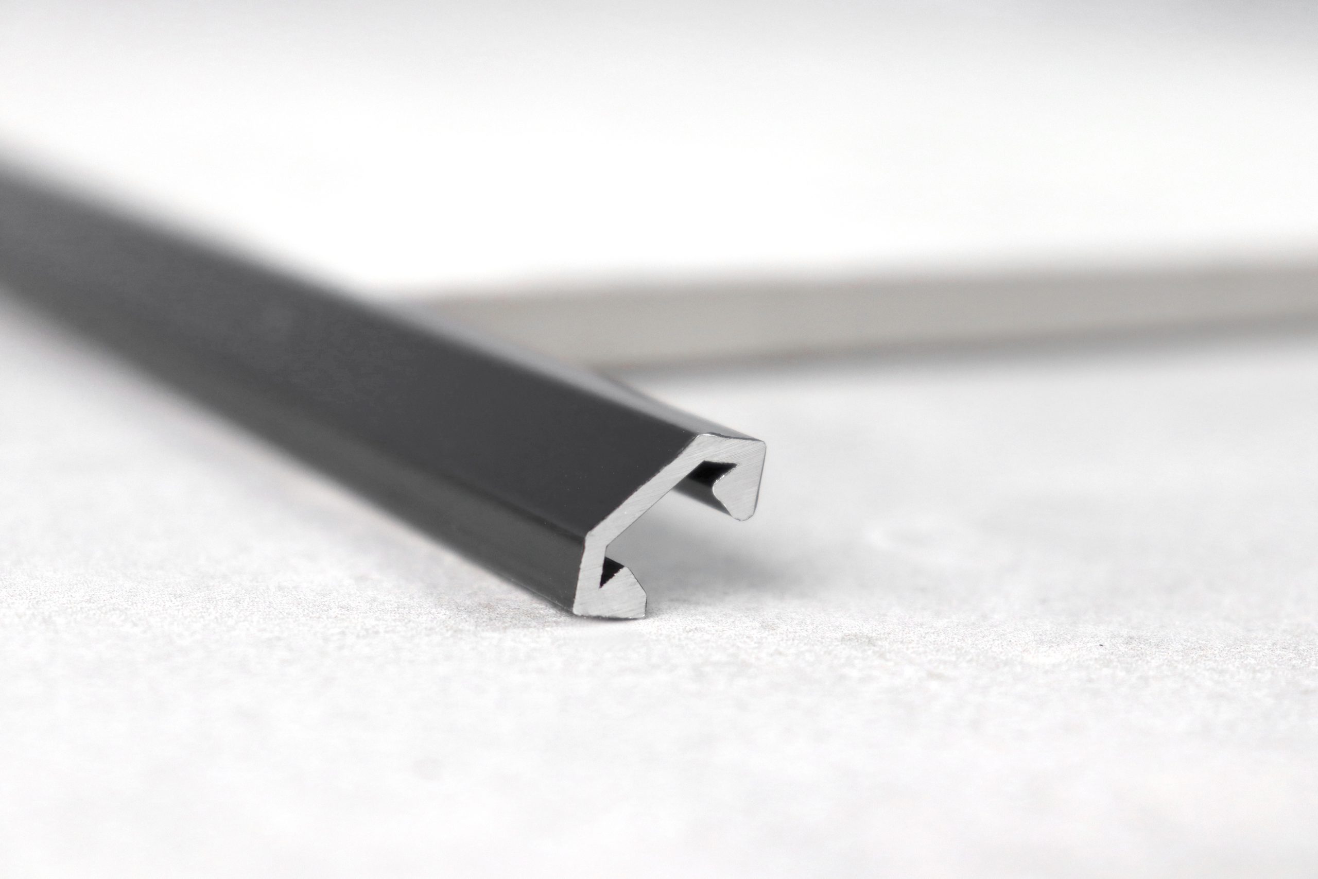 Universal Corner 'Unicorn' Trim Bright Silver